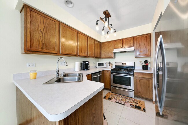 Building Photo - 2544 Dickens Dr