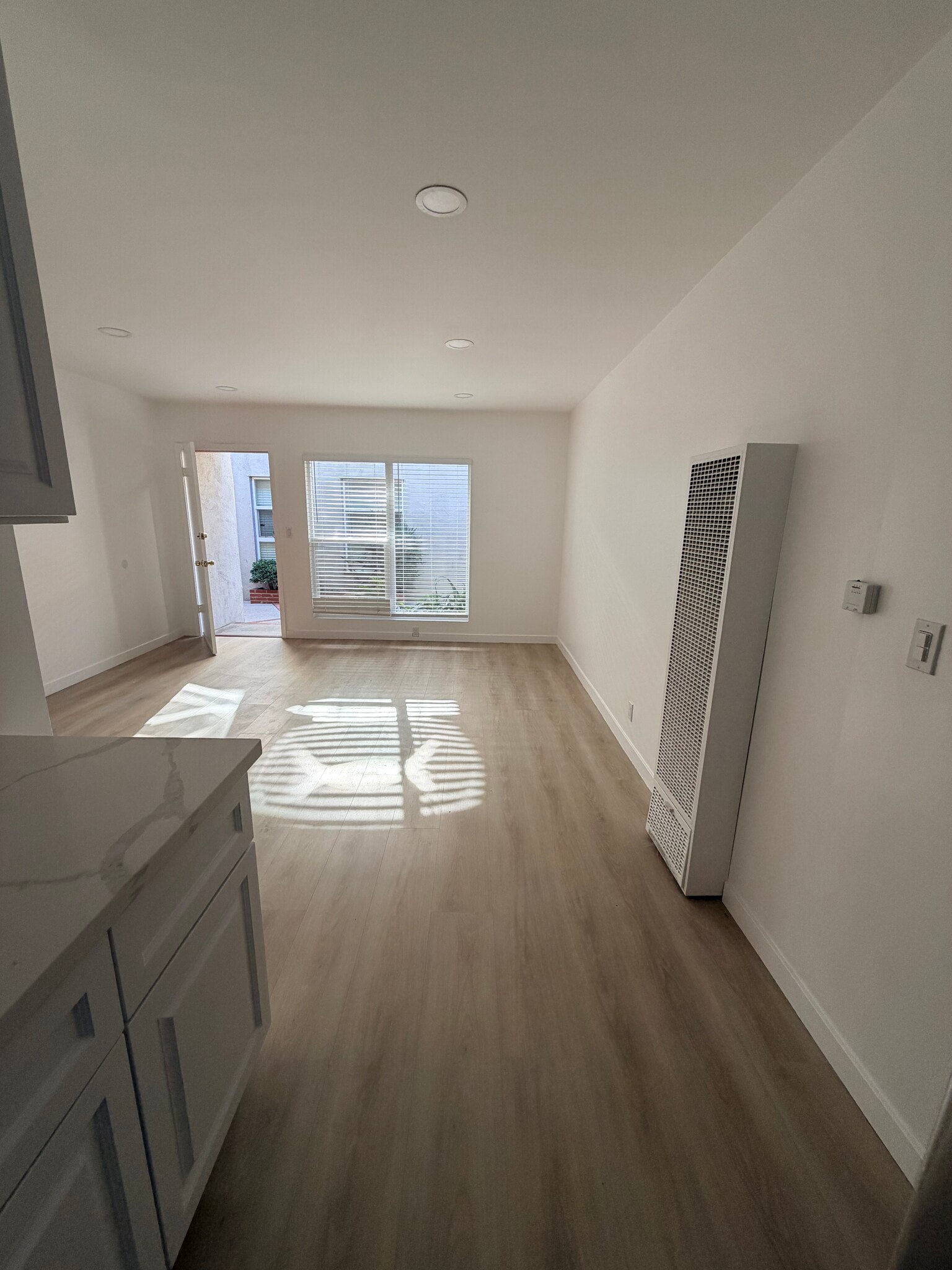 Building Photo - 940 S Venice Blvd