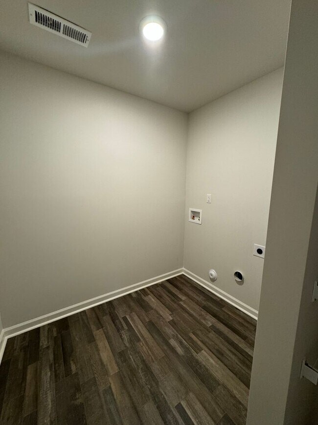 Building Photo - Newer 4BR 2.5BA Home!