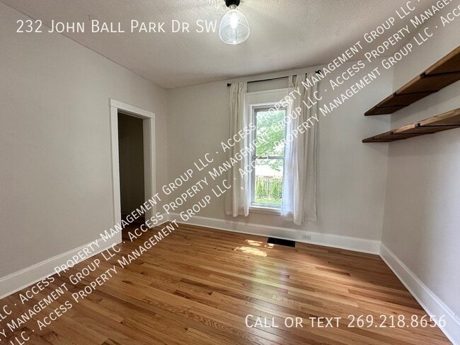 Building Photo - 232 John Ball Park Dr SW