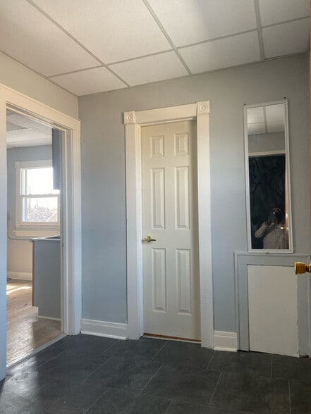 Building Photo - 358 Arthur St