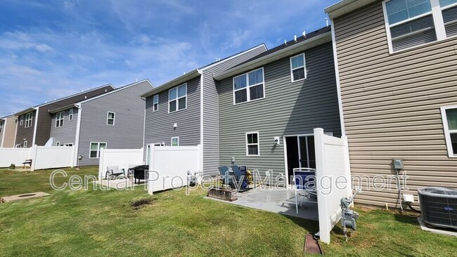 Building Photo - 322 Hunt Glenn Ct