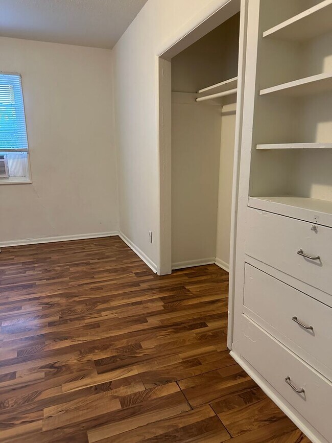 Building Photo - 3362 SW Brendan Ave