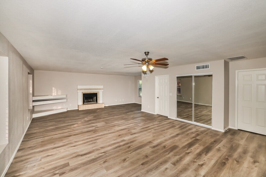 Building Photo - 6934 W Kristal Way