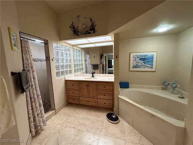 Building Photo - 16540 Heron Coach Way