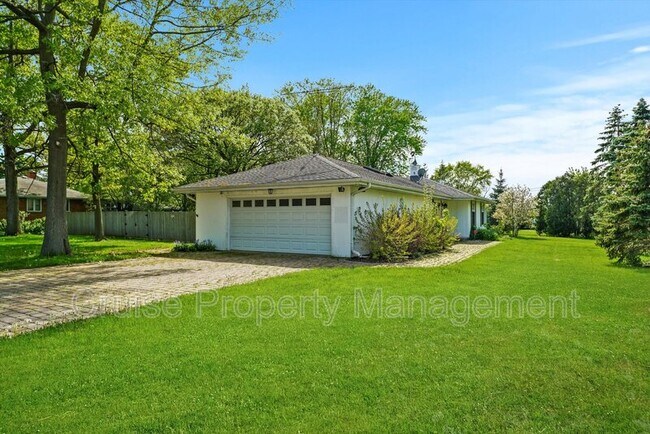 Building Photo - 2415 Plum Tree Rd