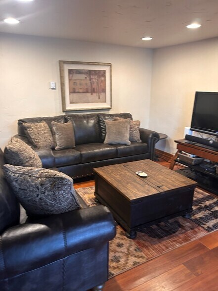 Building Photo - 2821 Basingdale Blvd