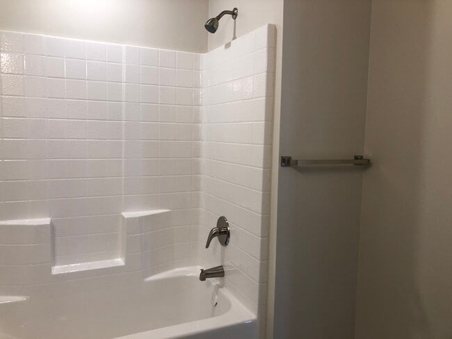 Building Photo - Reduced Rent Modern 3 Bedroom Home for Rent - 18 Month Lease Available!