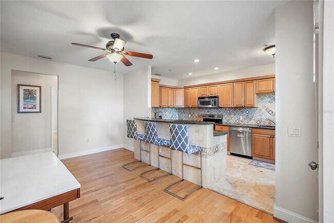 Building Photo - 832 Bay St NE