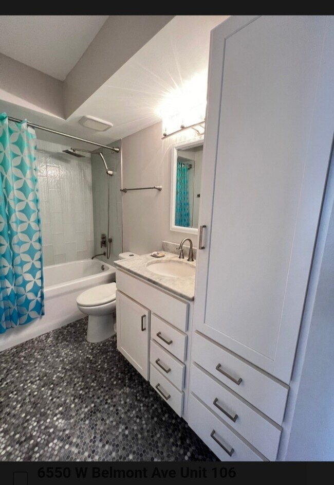 Building Photo - 6550 W Belmont Ave