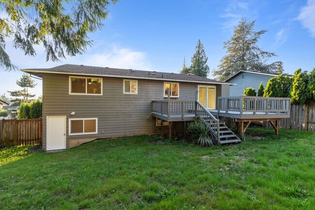Building Photo - 17723 23rd Ave SE