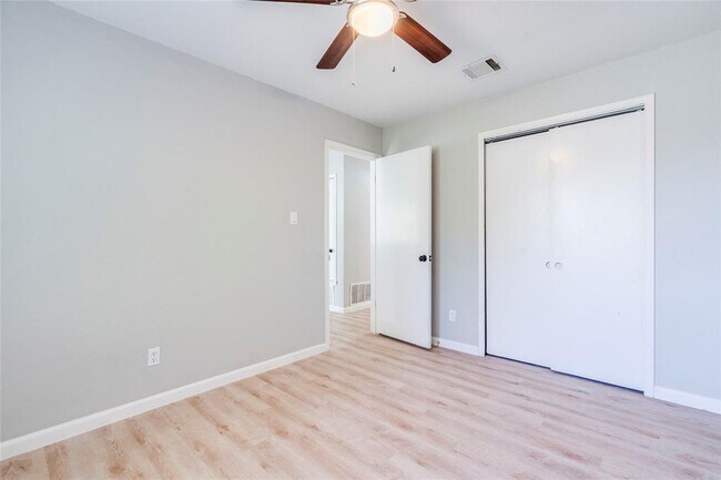 Building Photo - 13808 Lothian Dr