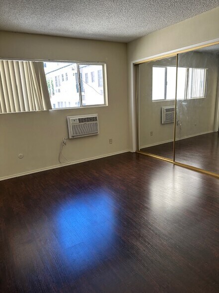 Building Photo - 1326 N Central Ave