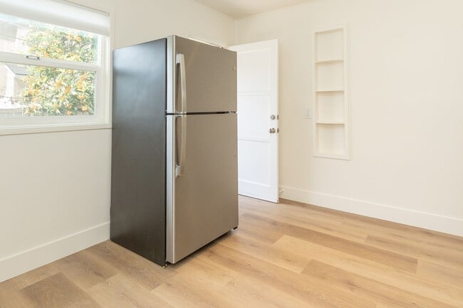 Building Photo - **REDUCED SECURITY DEPOSIT** Refreshed 2 Bed /1 Bath Pacific Beach Duplex Near the Ocean & Bay!