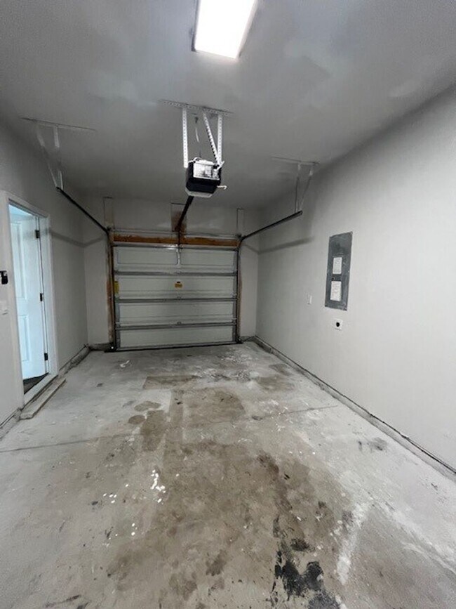 Building Photo - B6760 ( tenant break lease 5/12/26)