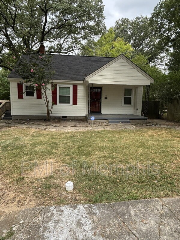 Building Photo - 579 Loeb St