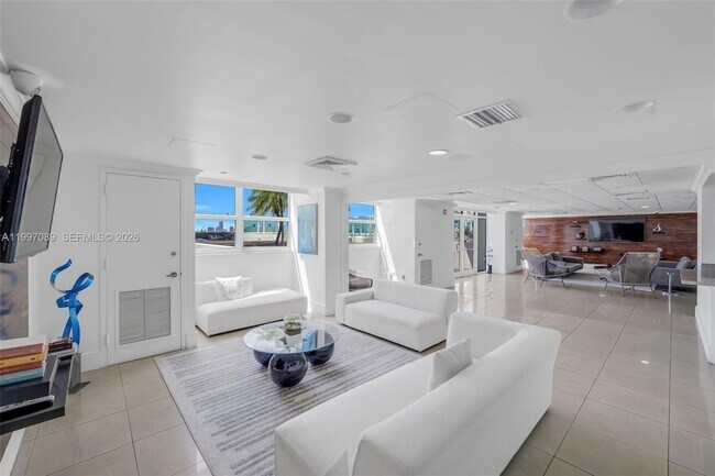 Building Photo - 650 West Ave