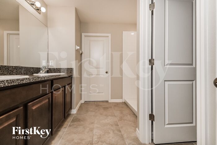 Building Photo - 9631 Sage Creek Dr