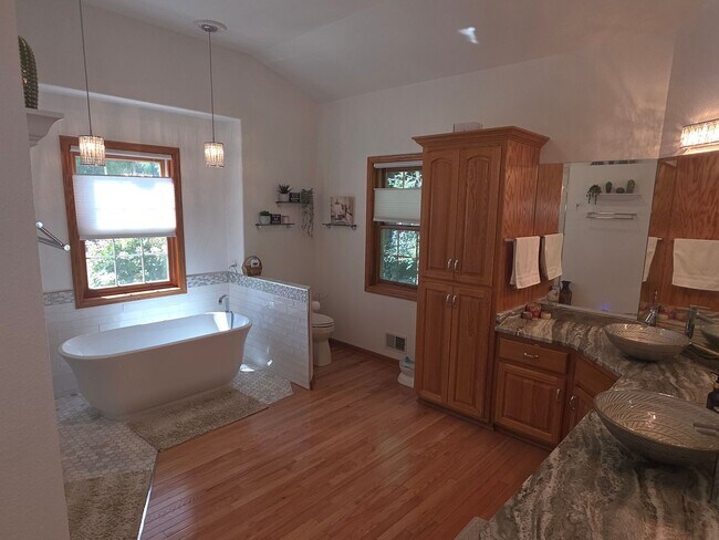 Building Photo - 3 bedroom executive ranch in Sussex