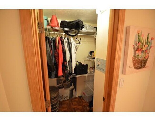 Building Photo - No Brokers Fee Convenient Brookline Location.Eat-in Kitchen, Laundry on a Site