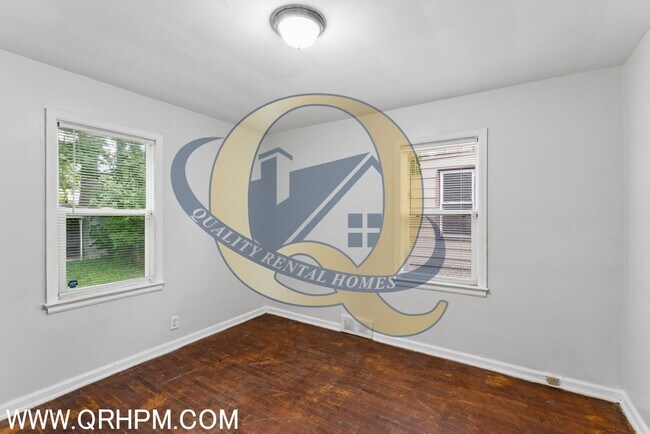 Building Photo - Don't miss your opportunity to make this home yours!