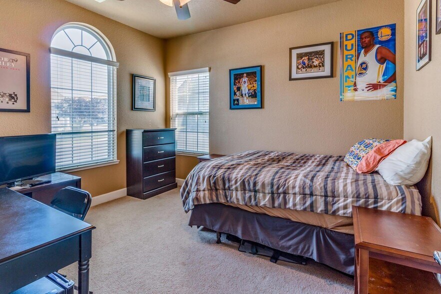 Building Photo - 3220 Humberton Pl