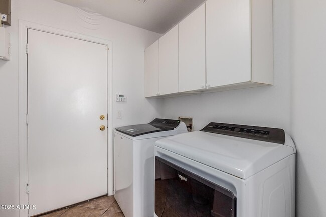 Building Photo - 7013 S 57th Ave