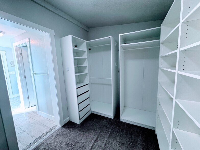 Master Closet - 1505 NW 10th Ave