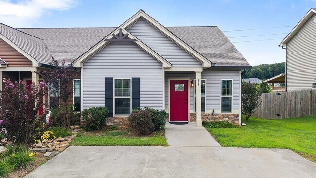 Building Photo - 157 Belle Chase Wy NE