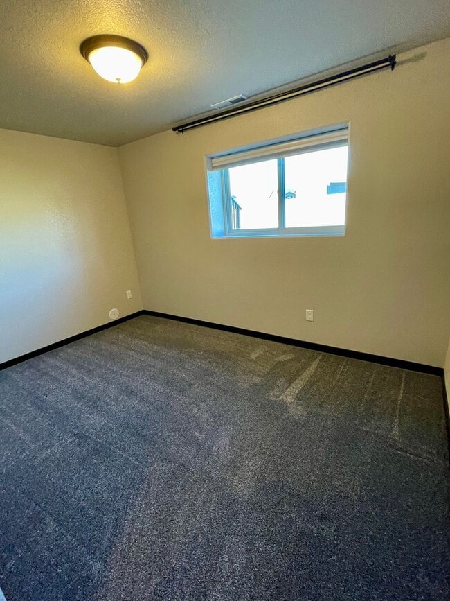 Building Photo - * GAME-CHANGING-MOVE-IN-SPECIAL * 4 Bedroom, 3 Bathroom with Office for Rent