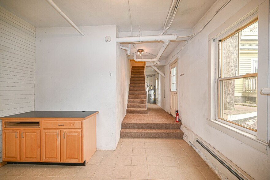 Building Photo - 55B N Bay St