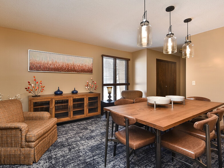 Primary Photo - Pines of Burnsville