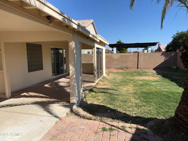 Building Photo - 1319 W Michelle Dr