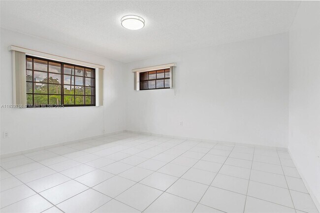 Building Photo - 443 SW 21st Rd