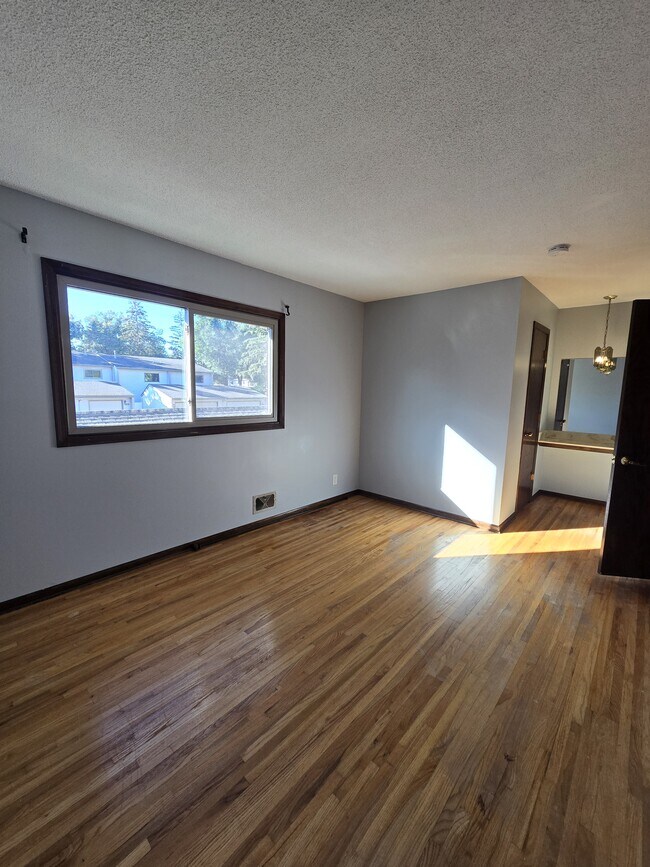 Building Photo - 1551 N Oberlin Cir