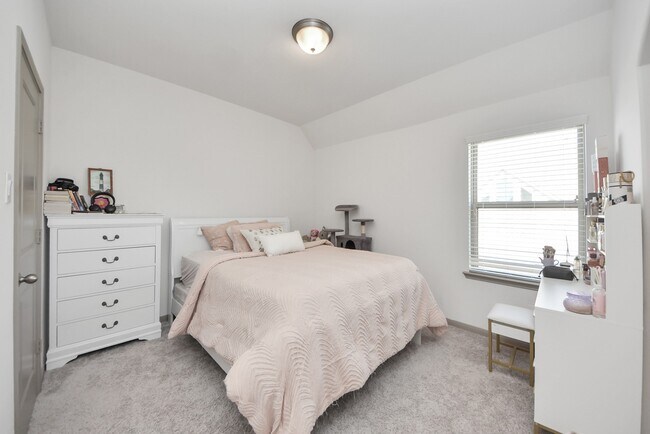 Building Photo - 1911 Sapphire Pines Ln