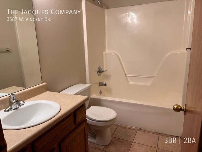 Building Photo - 3587 W Vincent Dr