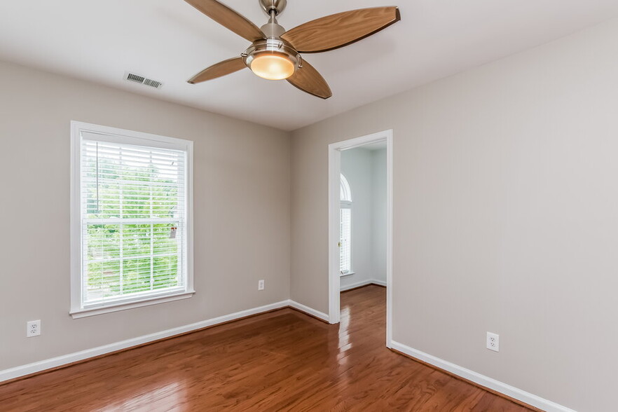 Building Photo - 4405 Walforde Blvd