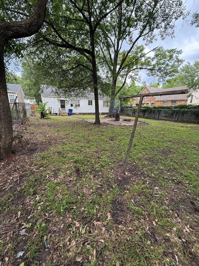 Building Photo - 1114 N 39th St