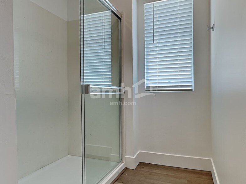 Building Photo - 9585 Harkes Dr