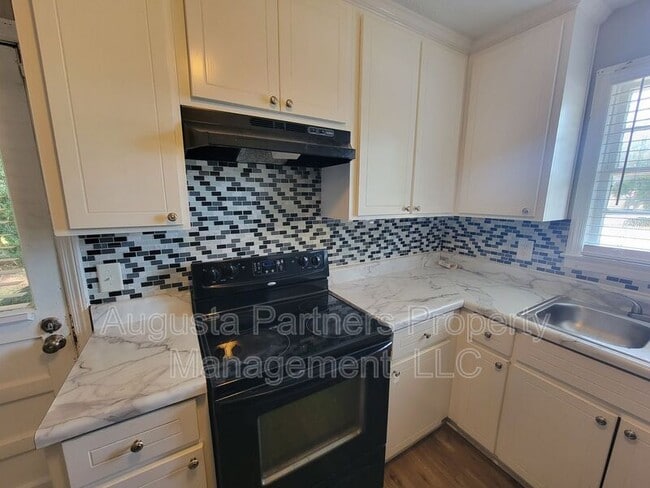 Building Photo - 2034 Trout Dr