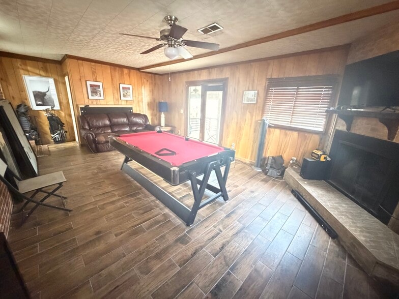 Building Photo - 321 Village Dr