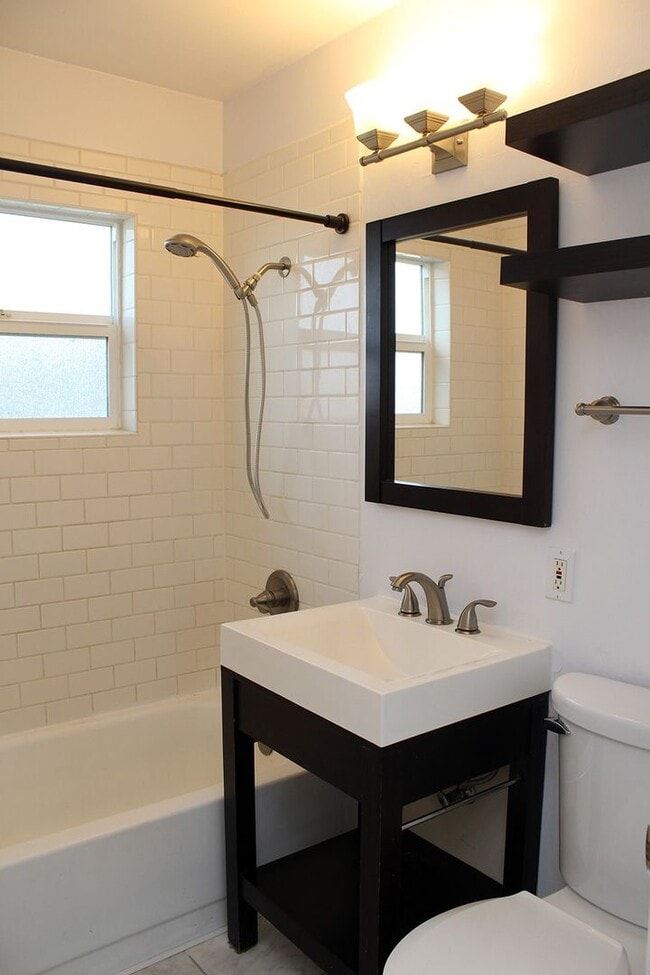 Building Photo - 4926 NE 77th Ave