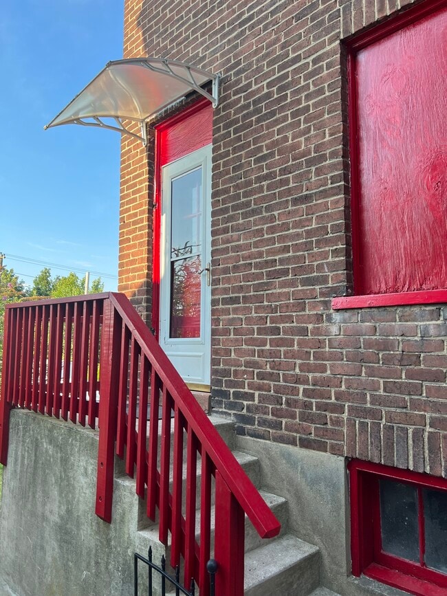 Building Photo - 1520 W Broad St