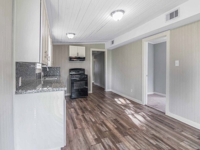 Building Photo - 152 Walnut Dr