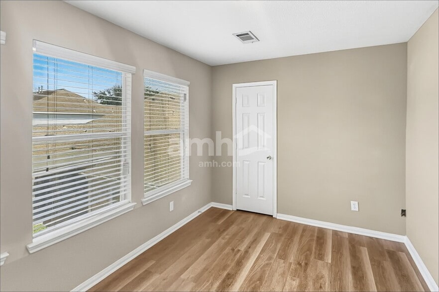 Building Photo - 710 Single Pine Ct