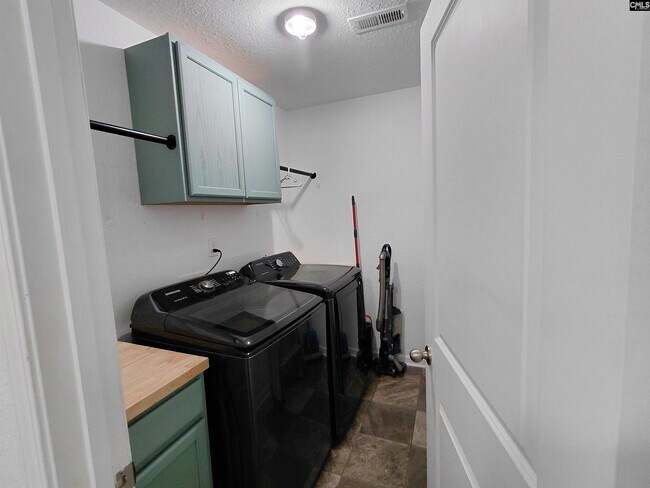 Building Photo - 836 Chariot Way