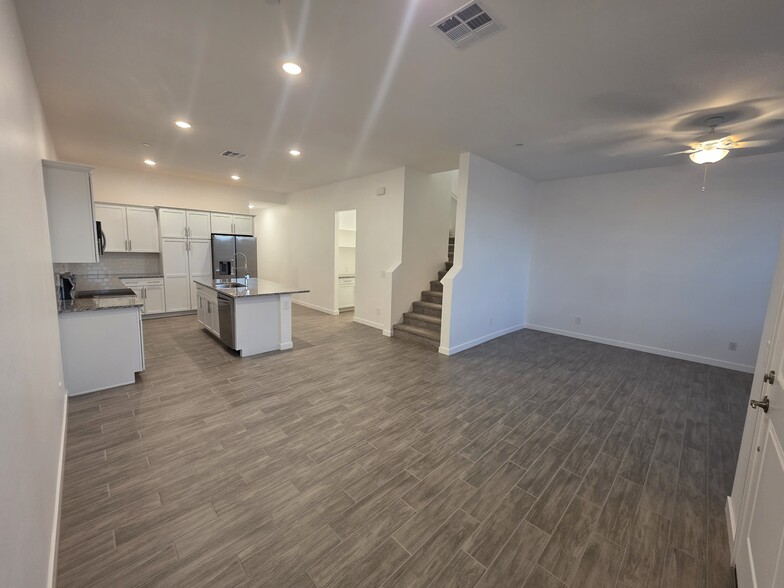 Building Photo - 8232 E University Dr