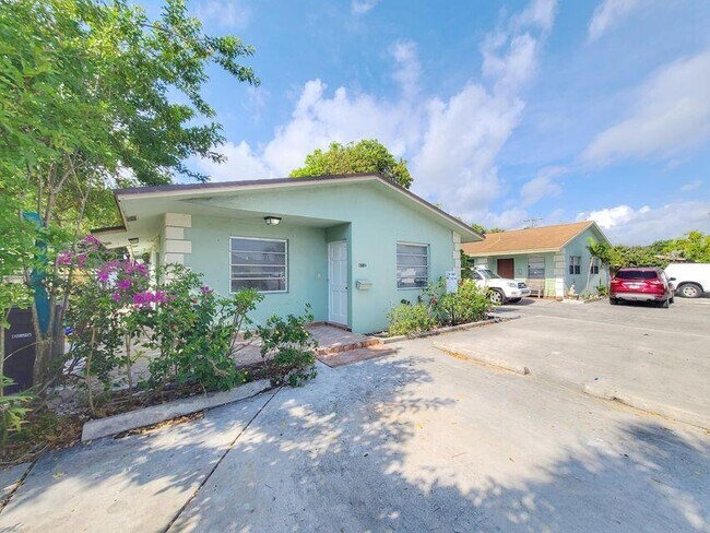 Primary Photo - 412 Conniston Rd