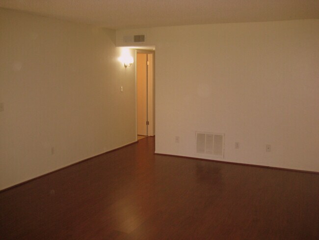 Building Photo - 810 S Kolb Rd